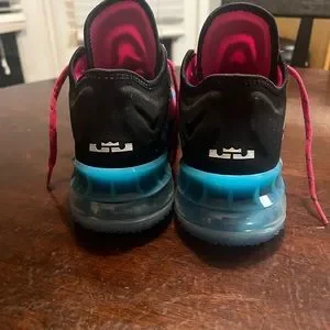 Nike LeBron 18 Low \